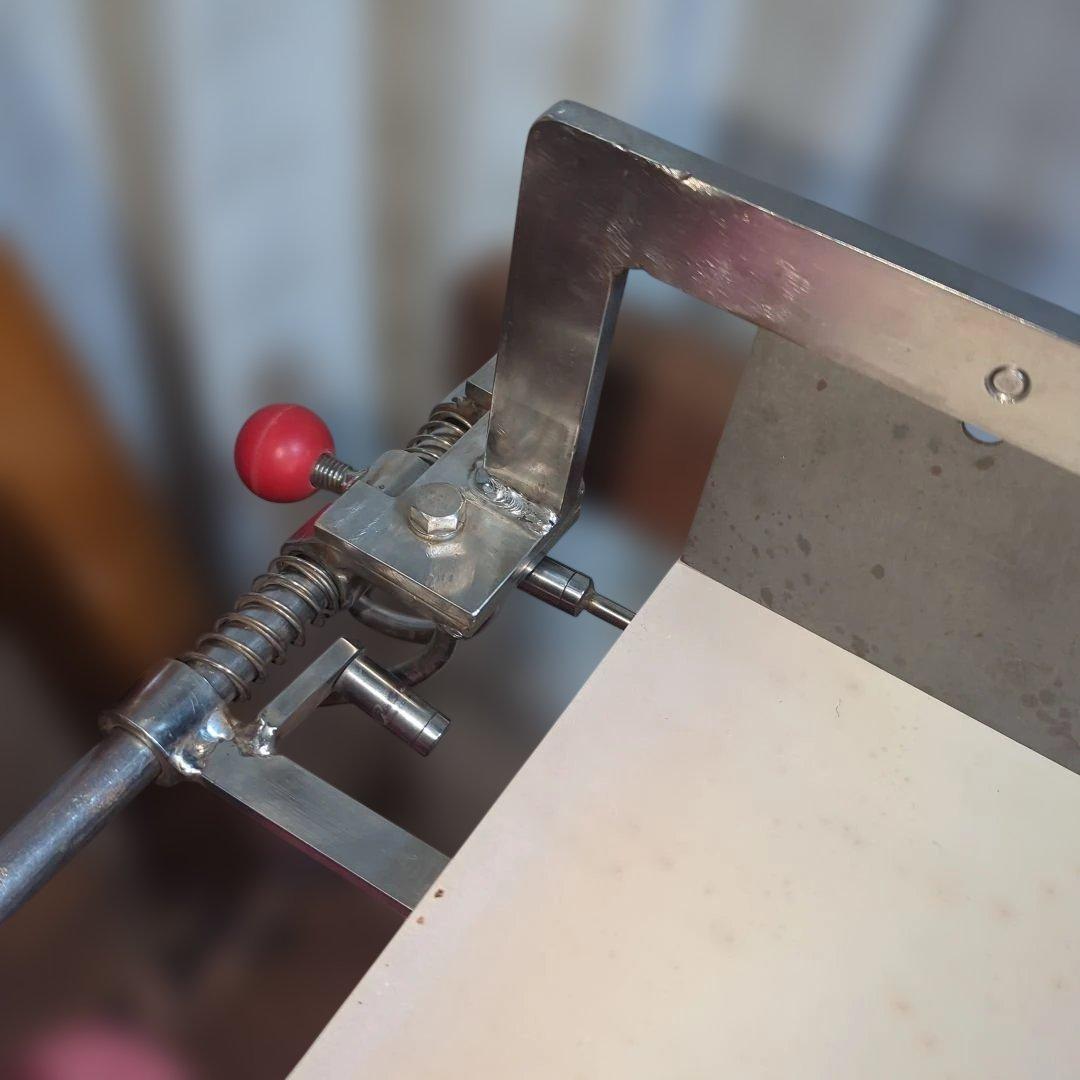 麺切りカッター　麺切り台　完動品　台の下部の横木が１本欠品