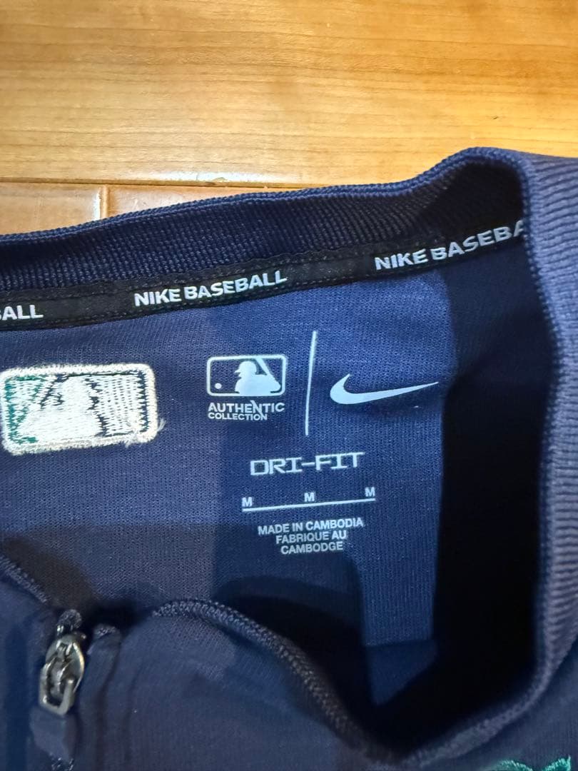 新品同様　ナイキNike シアトルマリナーズ 長袖ハーフジップ 日本Lサイズ