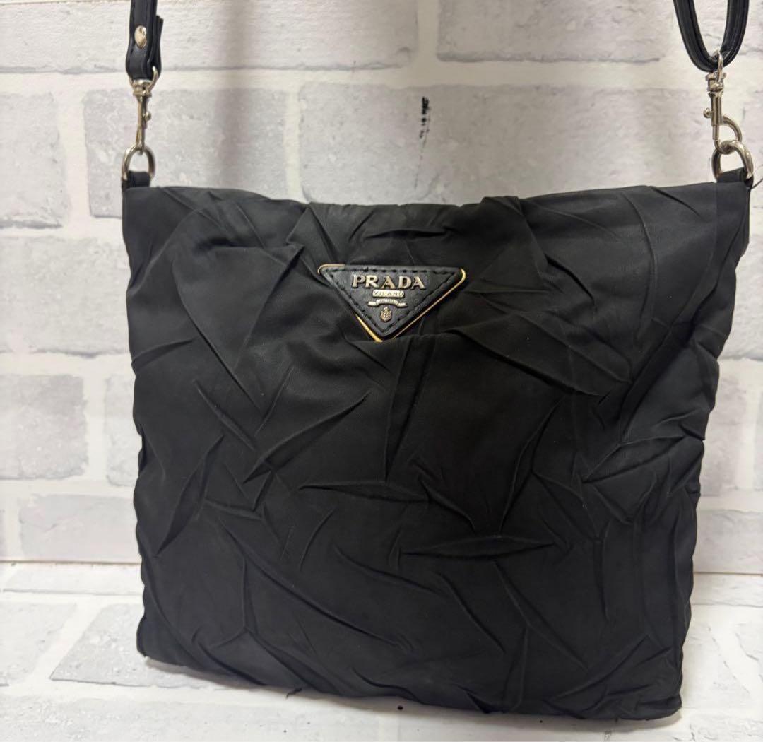 沙24　PRADA プラダ シワ加工 三角ロゴ ショルダーバッグ 黒