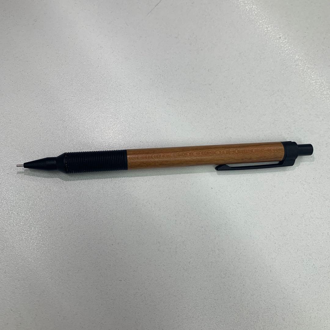 木製と金属のボールペンセット