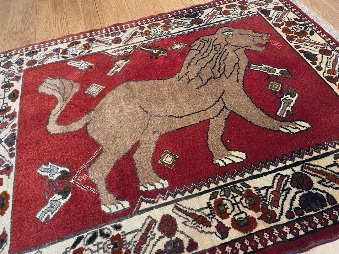 ペルシャ　トライバルラグ　115×95 茜色　ライオン　鳥　花
