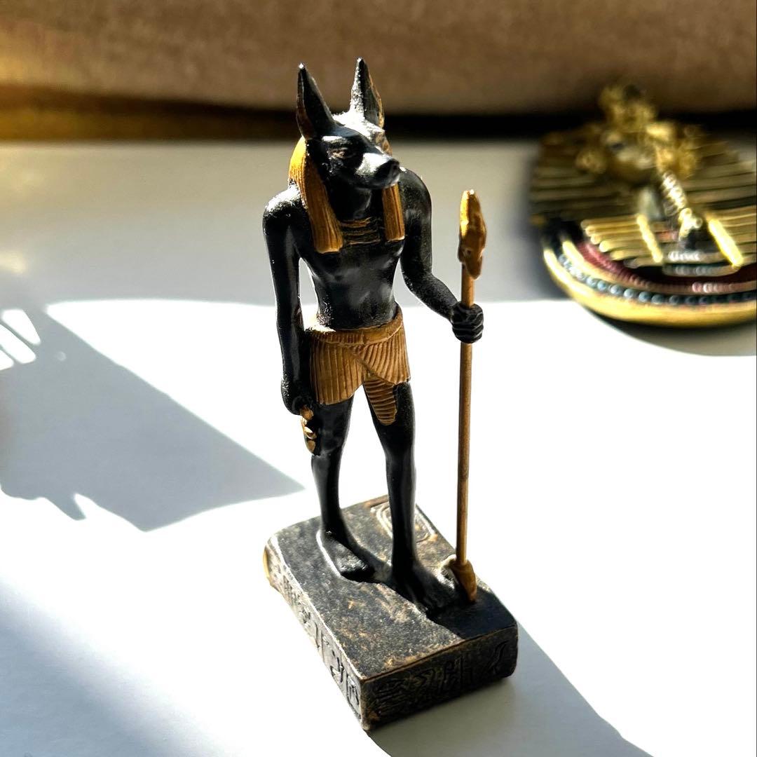 ツタンカーメン　玉座　アヌビス神