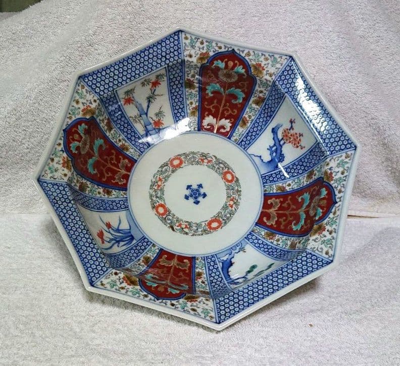十二代柿右衛門八角形の青赤花柄鉢A415