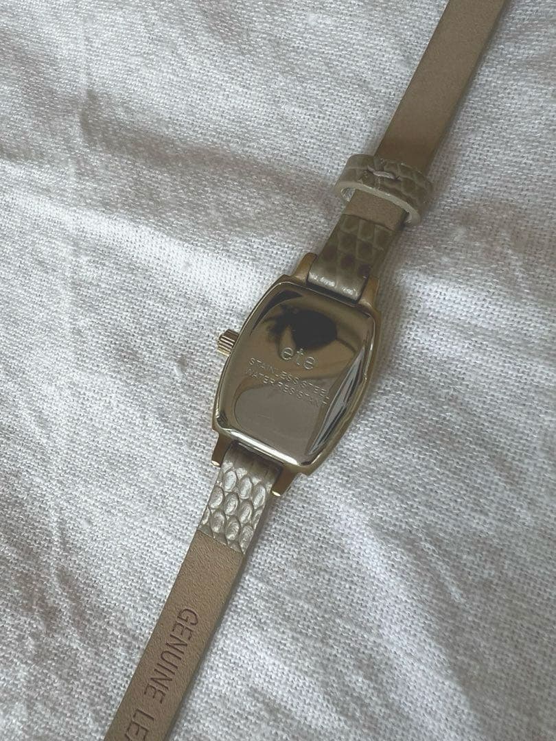 【美品】ete腕時計　トノー 1pダイヤエンボスレザーベルトレディース腕時計