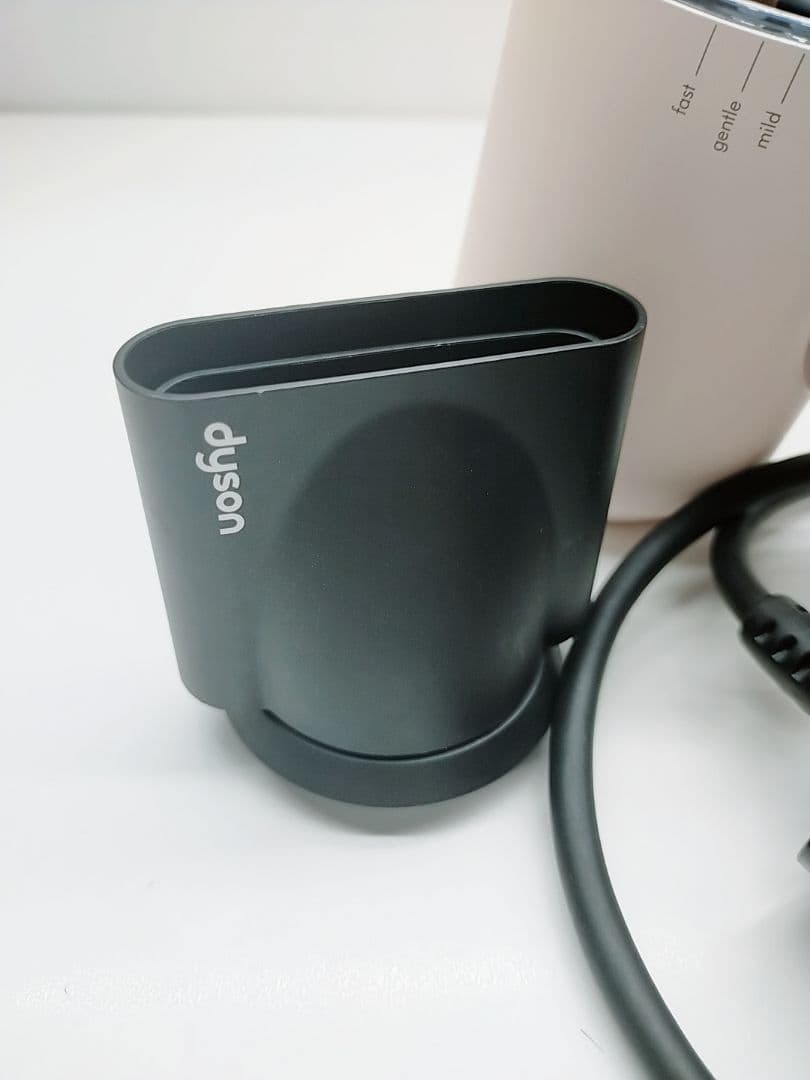 ほぼ未使用品☀最新モデル ダイソン ドライヤー HD16 Dyson