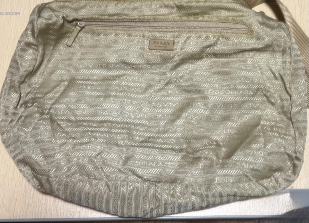 本日限り⭐️PRADA⭐️惜しみなく使える、普段着で持つベージュショルダー