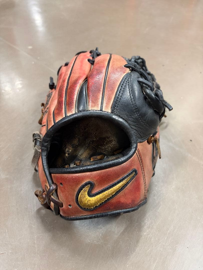 野球硬式グローブ　元プロ野球選手　小谷野栄一　ナイキ