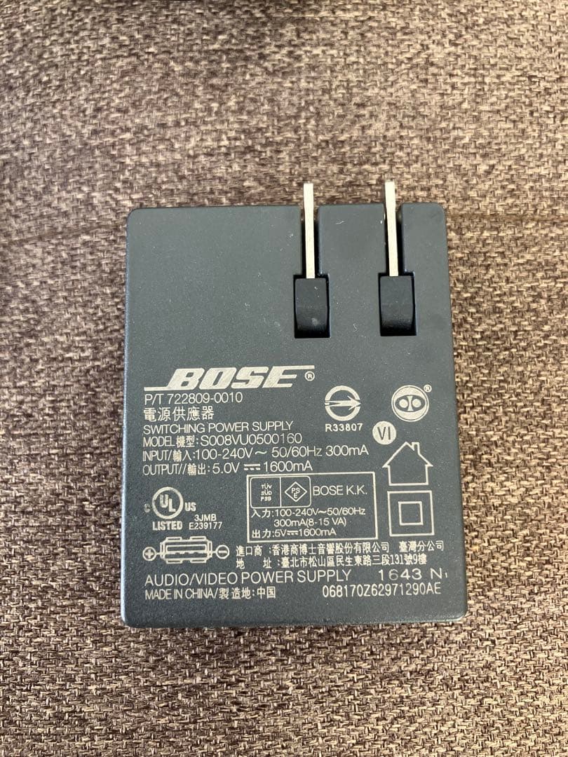 BOSE ワイヤレススピーカー 本体と付属品