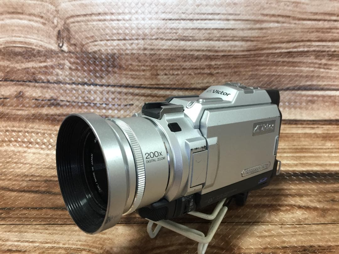 撮影再生ダビングOK　Victor　GR-DV2000　付属品あり　液晶大画面