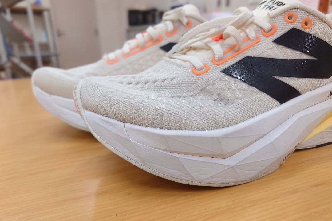 着用1回☆ニューバランス スーパーコンプトレーナーランニングシューズ25.5cm