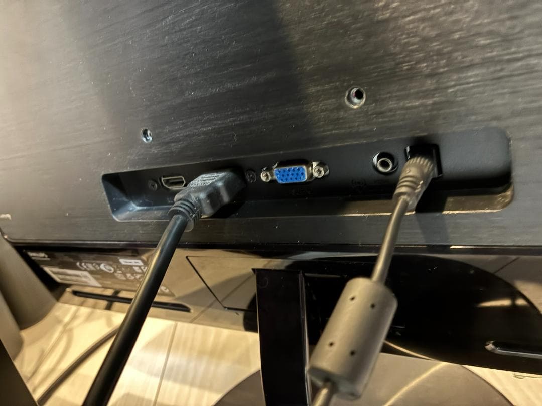 PHILIPS 21.5インチモニター2台！