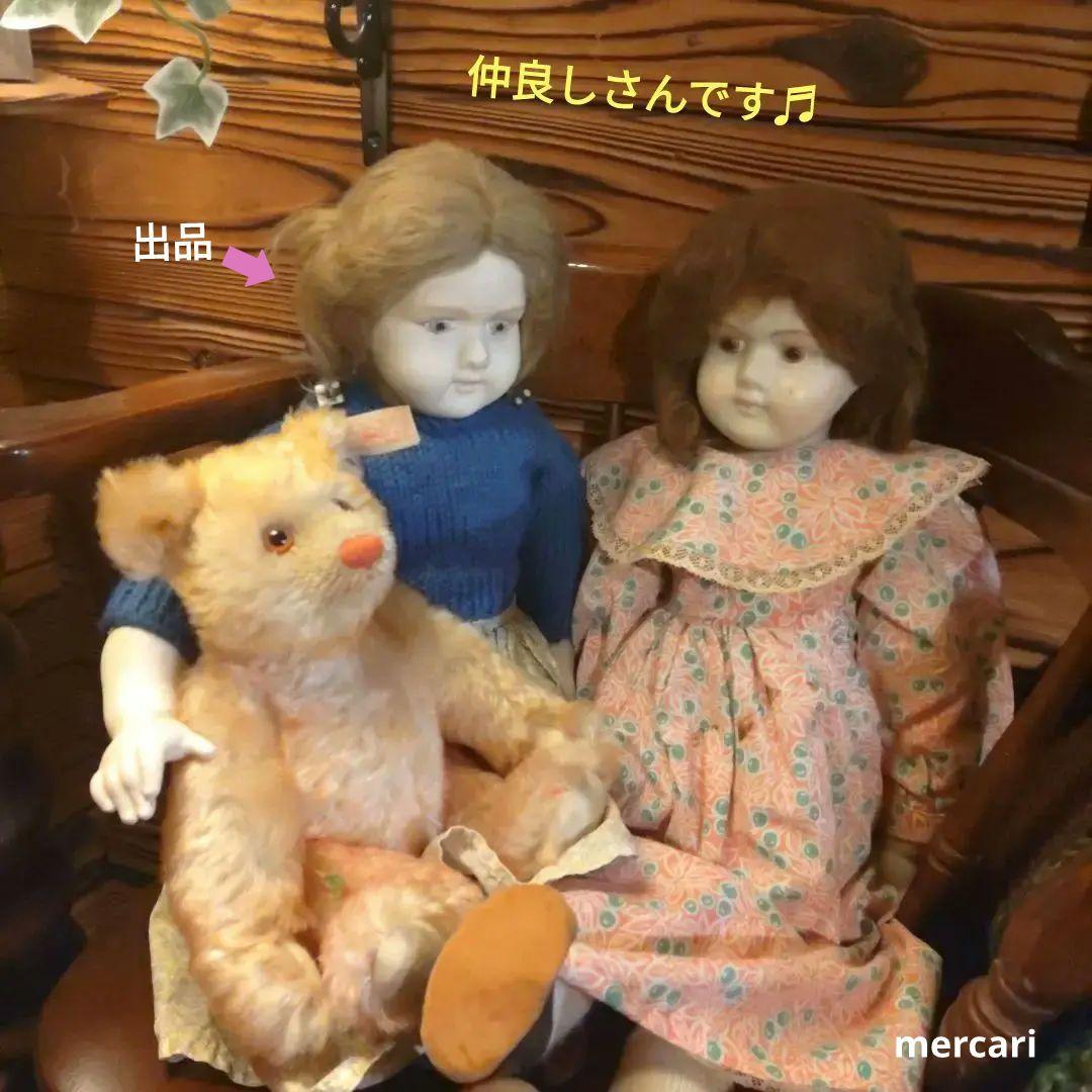 英国人形作家mary dean　左側 青のニットのこ