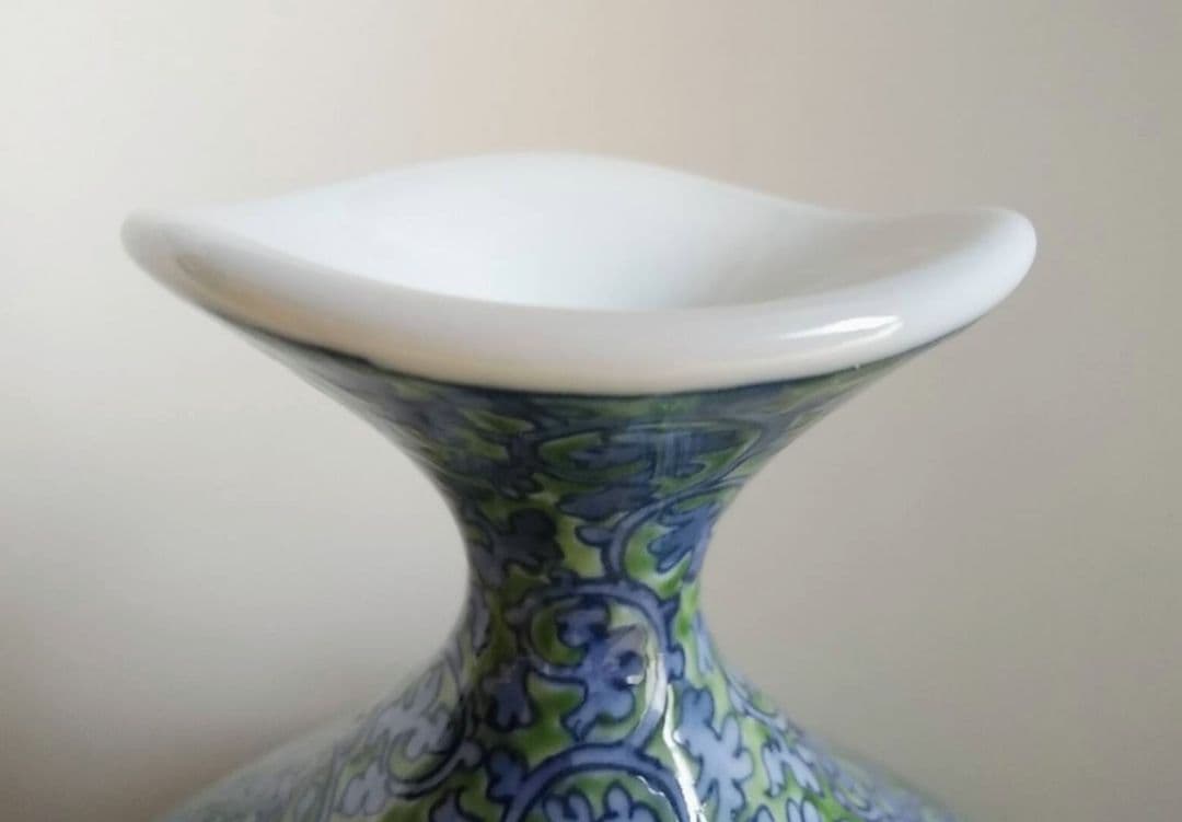 【有田焼】染錦唐草グリーン濃飾り壺(大喜)