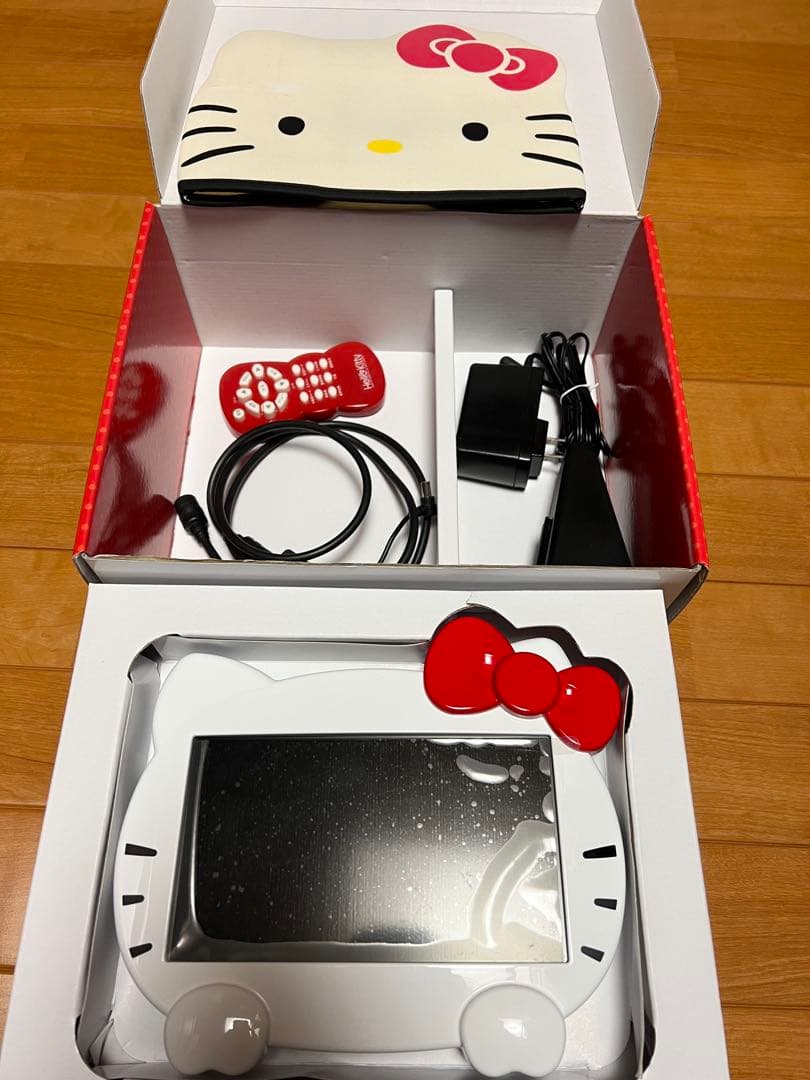ほぼ未使用 SEIWA Hello Kitty 7V型TV KTV1000F