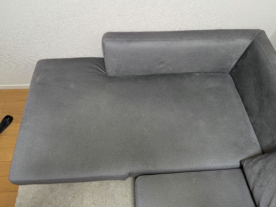 [引き取り限定]グレーのL字型カウチ/ソファとクッション4個