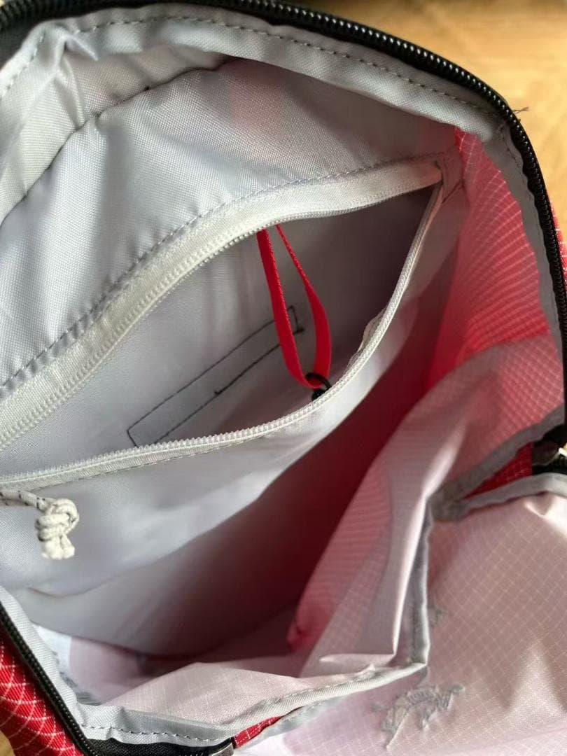 未使用 ARC'TERYX レッドチェックバックパック15L