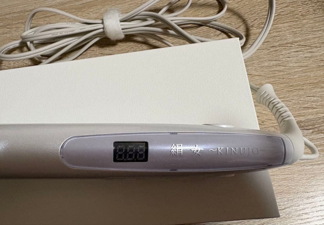 【極美品】KINUJO ストレートアイロン LM-225 ホワイト