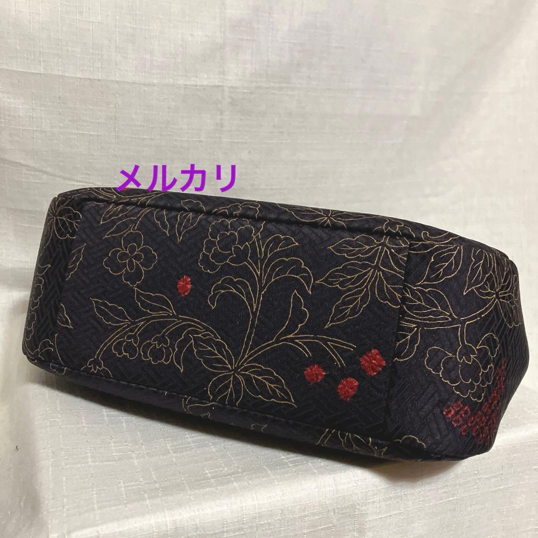 正絹　黒紅色　金彩更紗花唐草文様　大島紬　がま口バッグ　ハンドメイド　着物バッグ