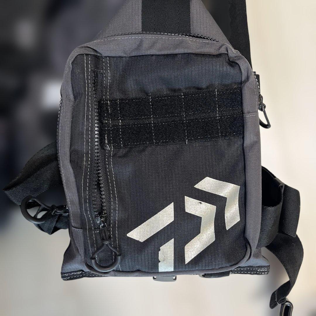 Daiwa DF-6421 ブラックライフジャケット（ハンガーセット）