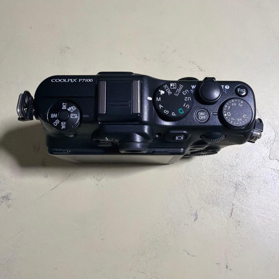 Nikon COOLPIX P7100 本体と充電器セット
