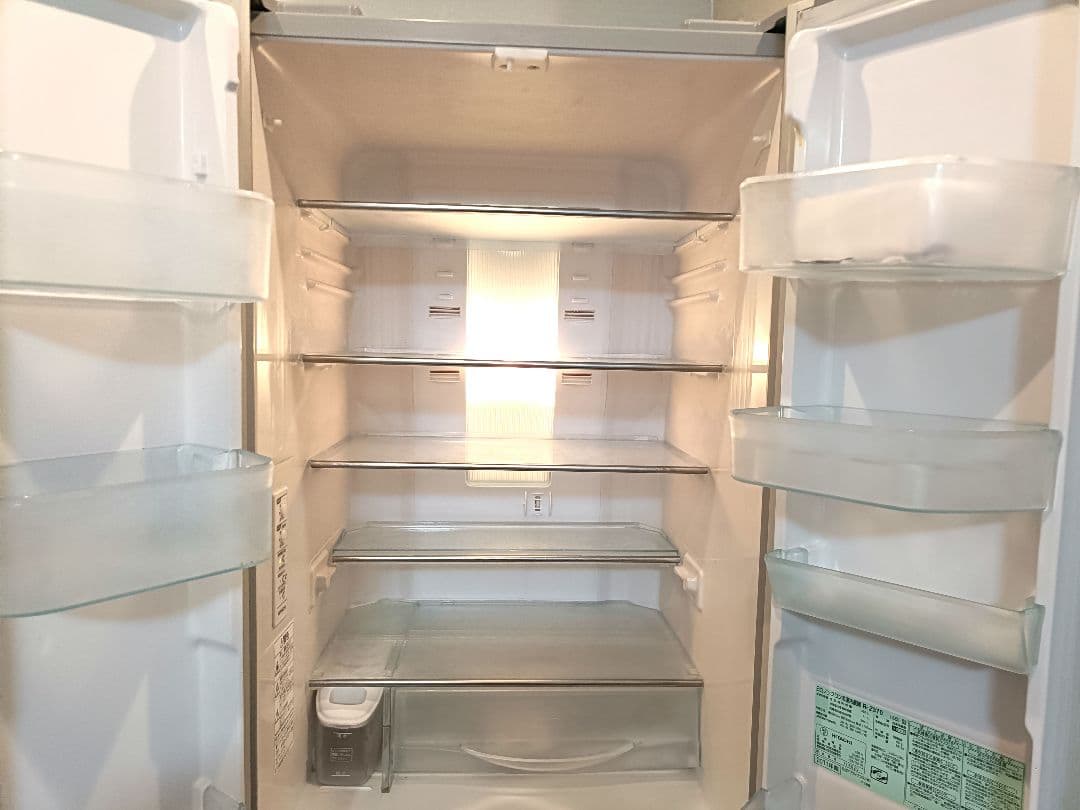 HITACHI 4ドア冷蔵庫 シルバー　2011年式