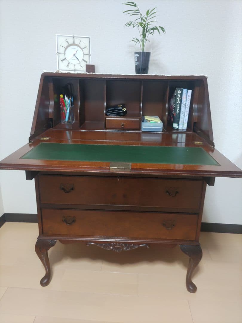 イギリス　アンティーク ライティングビューロー　ウォールナット猫脚