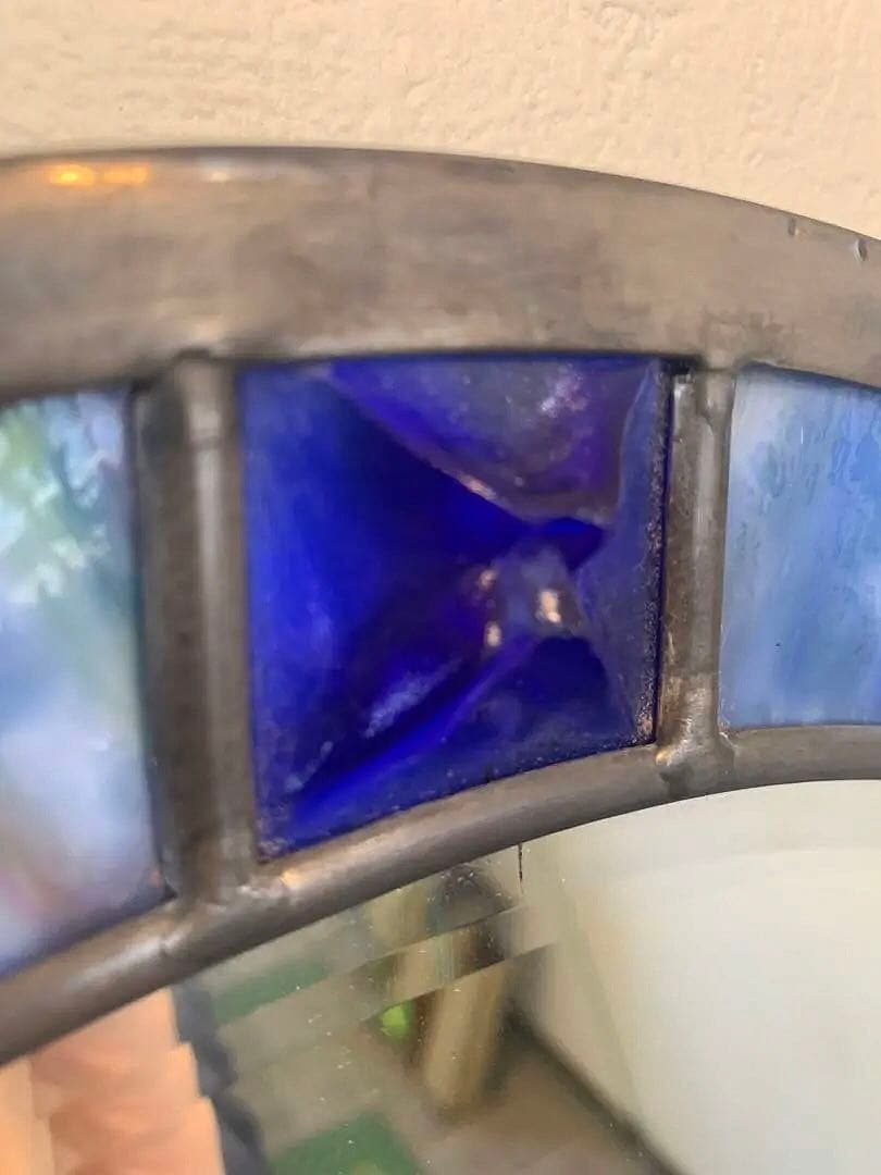 壁掛け鏡　5mm厚の面取り鏡に10個のカットジュエル　ステンドグラス