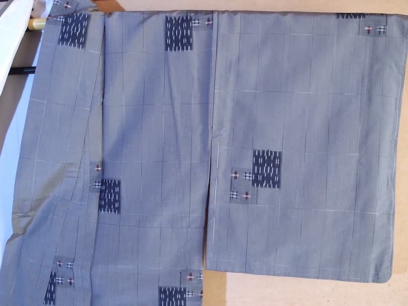 未使用　紬着物（格子に絣文）裄６６　正絹美品