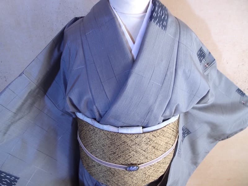 未使用　紬着物（格子に絣文）裄６６　正絹美品