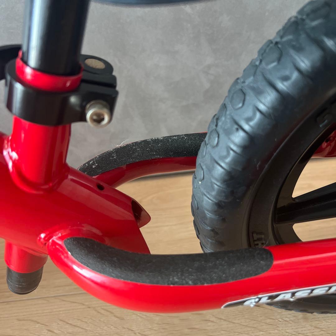 ストライダー　12インチ レッド　スタンド付き