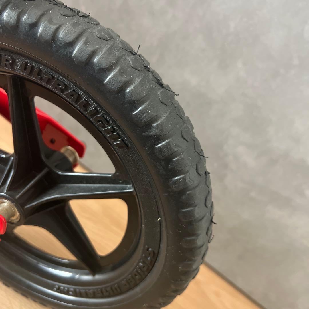 ストライダー　12インチ レッド　スタンド付き