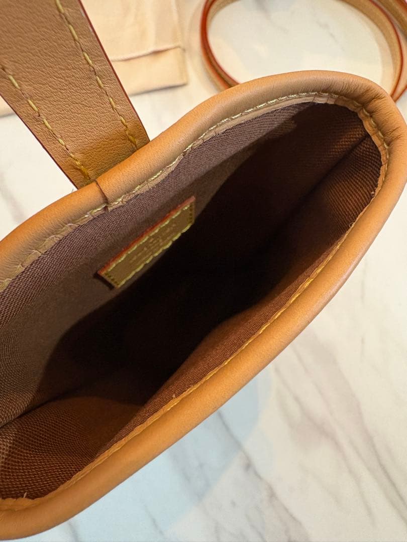 ぴーLouis Vuitton フォールドミーポーチ