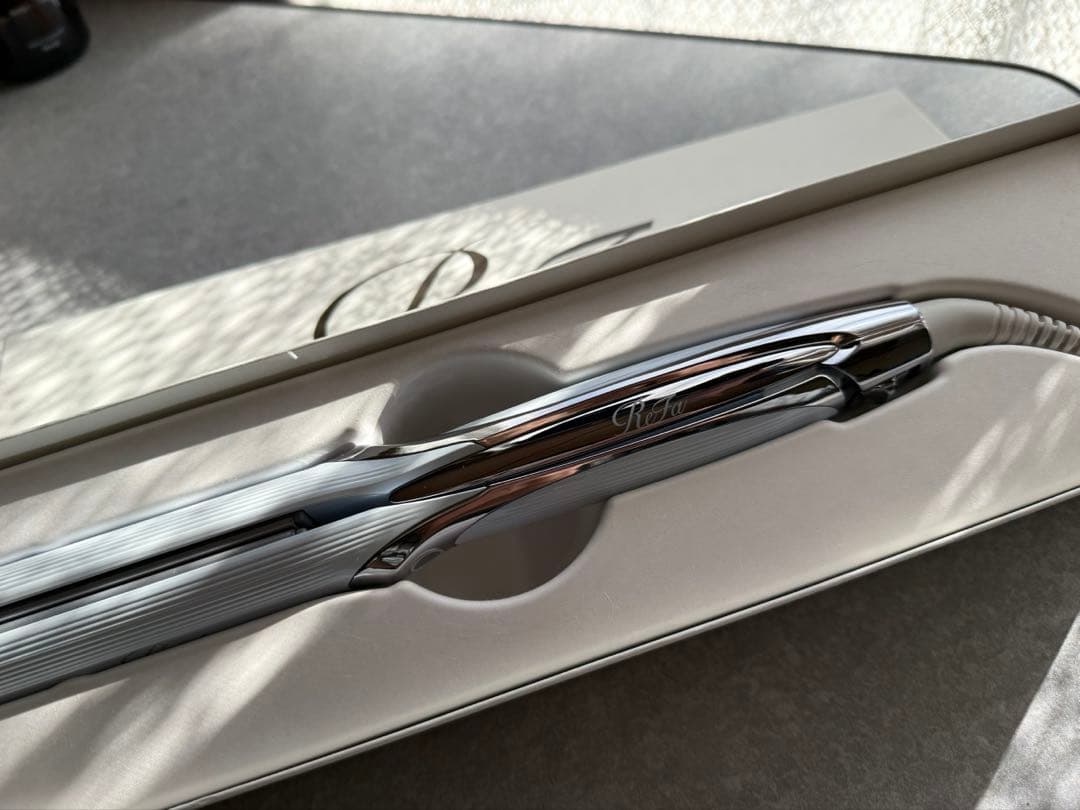 2024年製 ReFa リファ ストレートアイロン プロ ホワイト