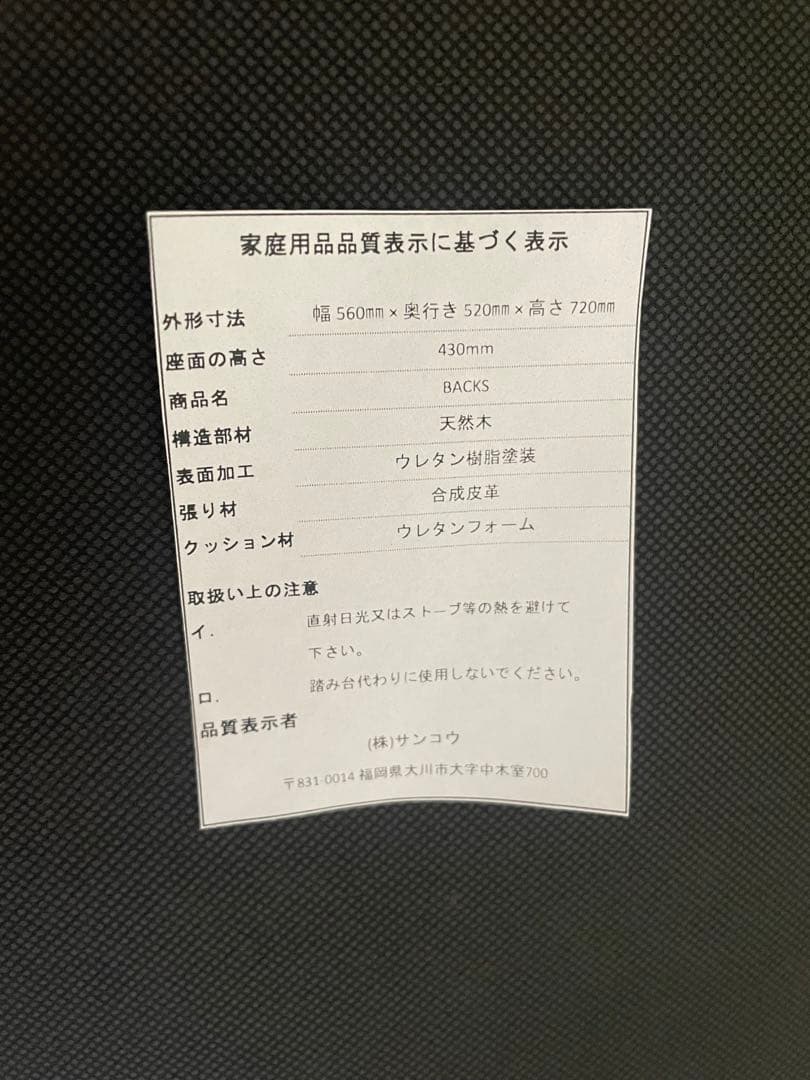 円形木製テーブルとアームチェアセット