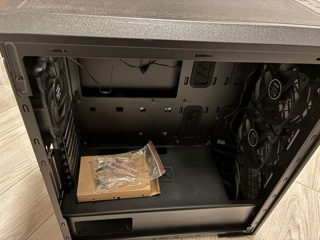 美品 E-ATX対応 XPG PCケース ブラック 3ファン搭載