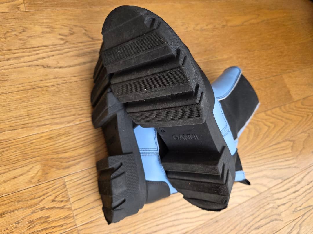 Ganni(ガニー)チェルシーブーツ