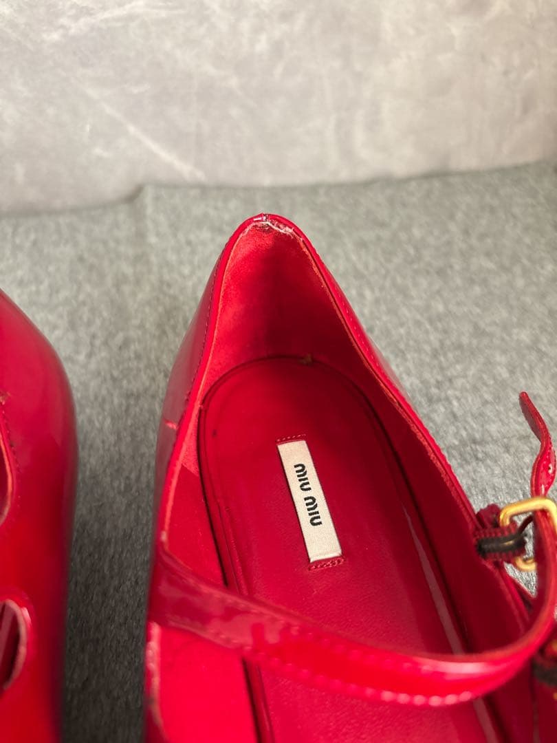 miu miu レッド フラットシューズ アンクルストラップ バレエ