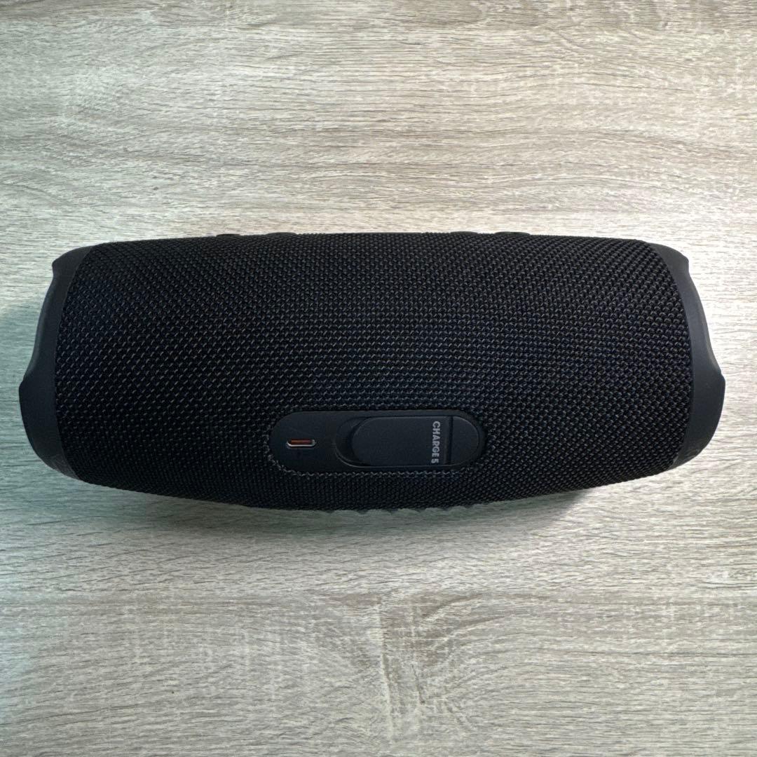 jbl charge5 ブラック　と　カバー