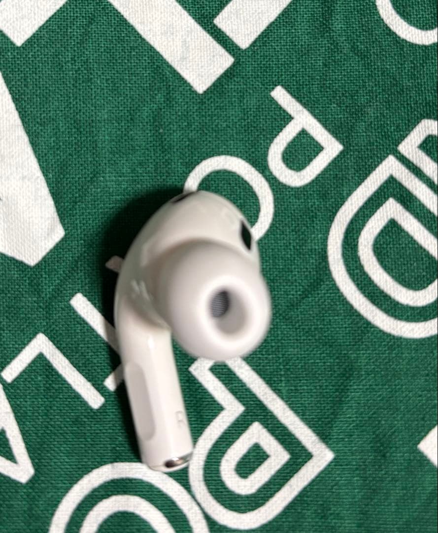 AirPods Pro 第2世代 右側充電不可 ジャンク品 イヤーチップ新品」