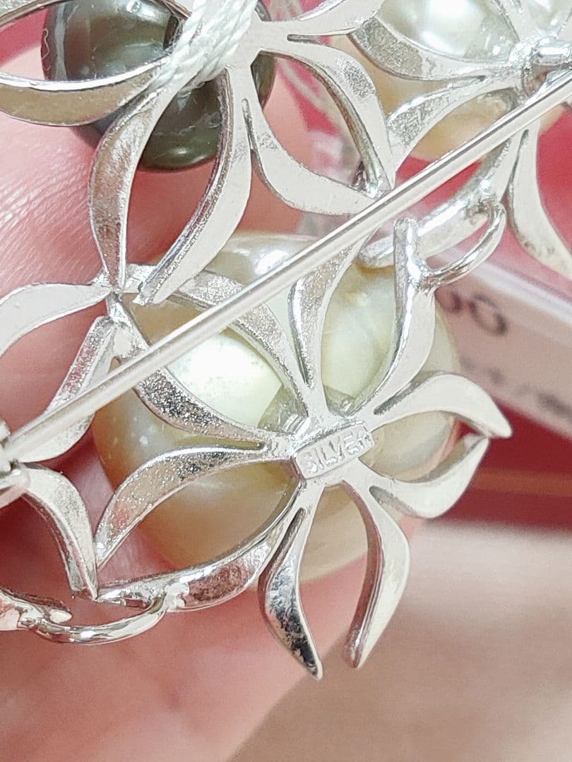 未使用品 南洋真珠 黒蝶真珠 白蝶真珠 シルバー ブローチ 兼 ペンダント