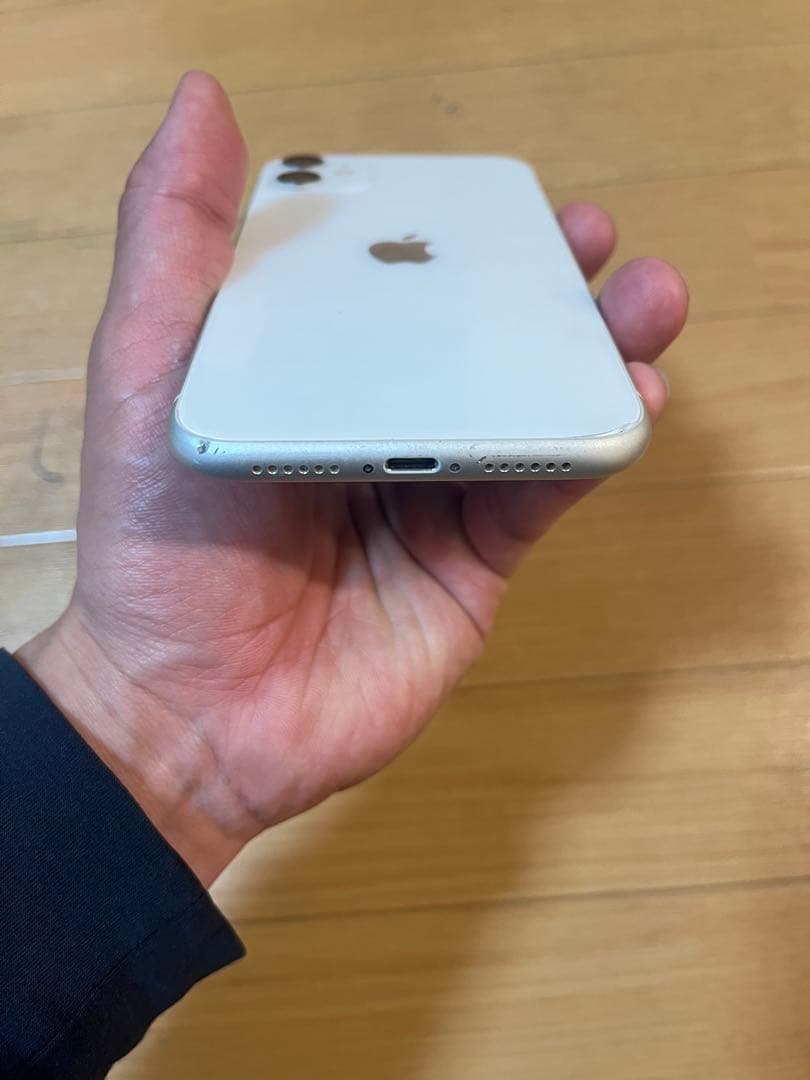 Apple iPhone 11 ホワイト 画面傷あり