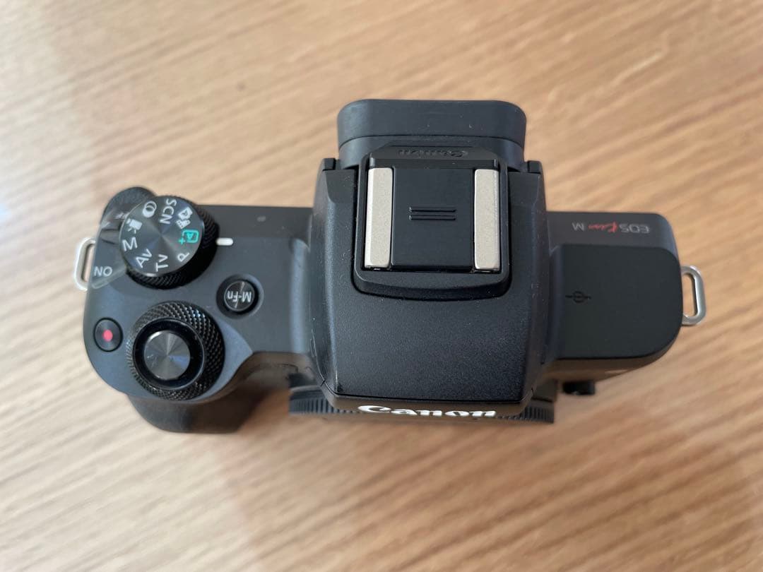 Canon eos kiss m ミラーレス一眼カメラ　ブラック