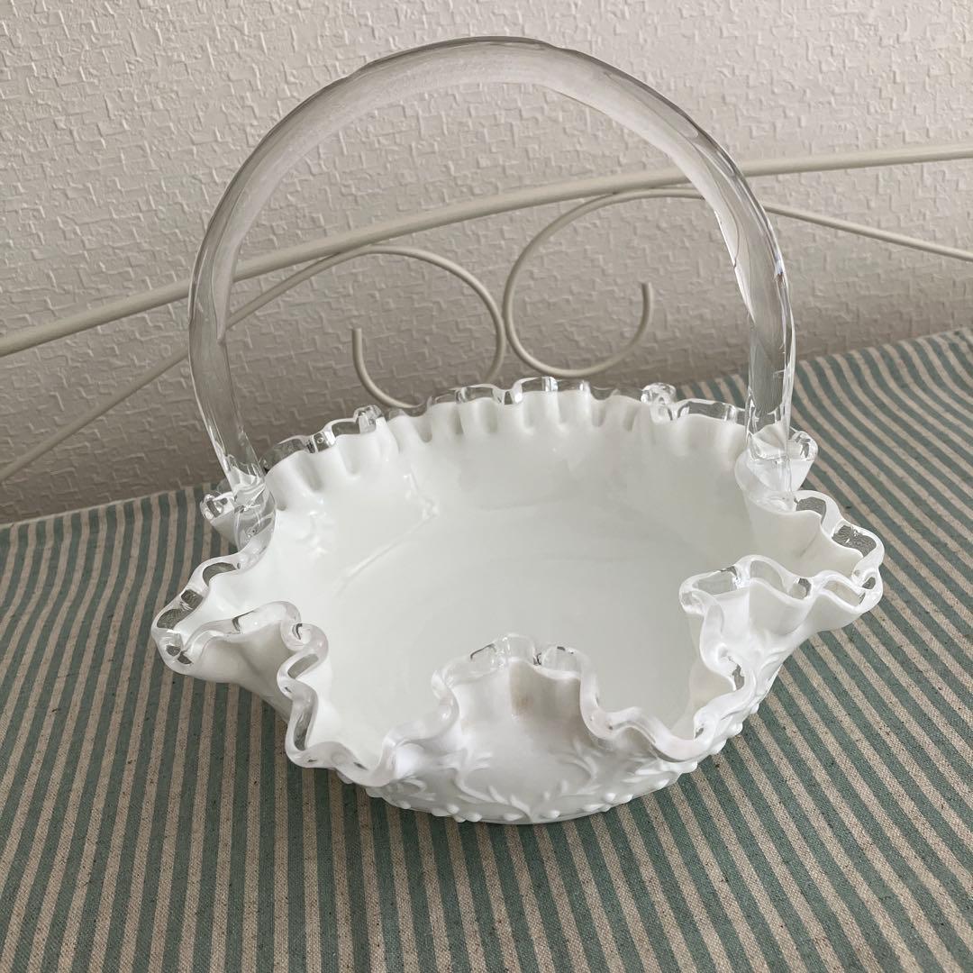 Fenton ミルクガラス　フリルエッジバスケット