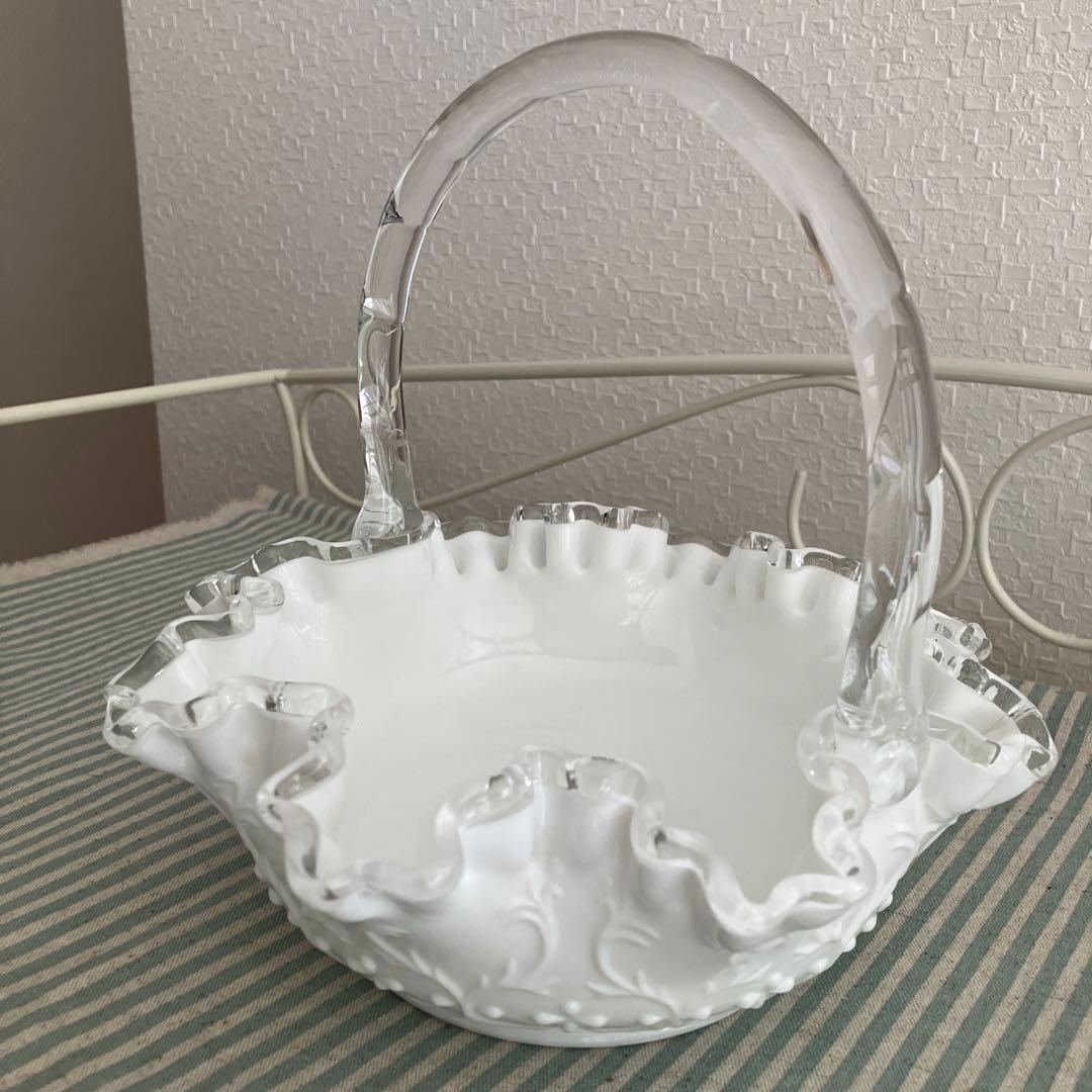 Fenton ミルクガラス　フリルエッジバスケット