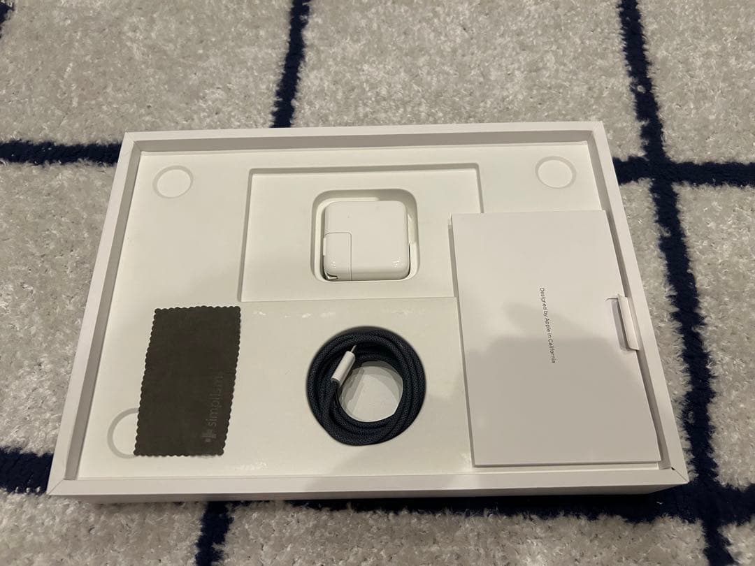 13.6インチ MacBookAir M2 16GB 256GB