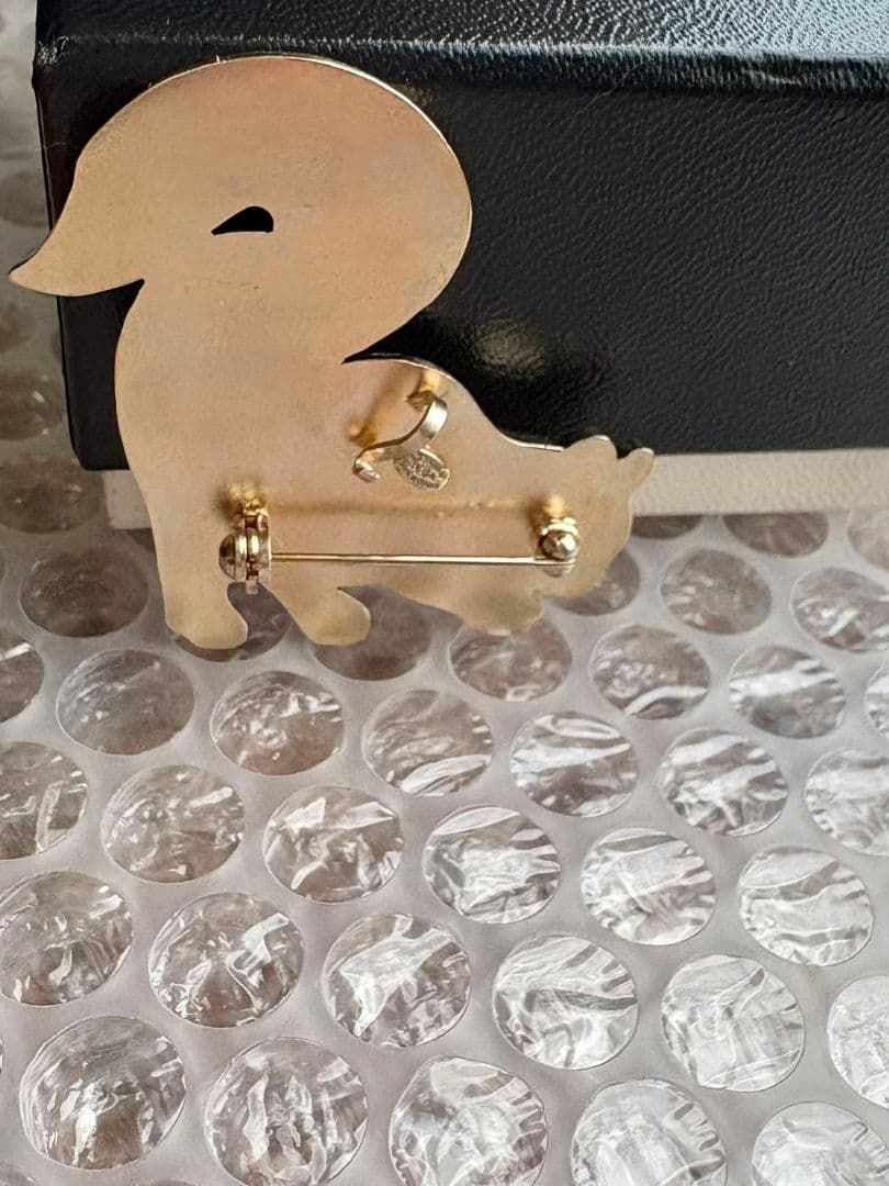 シャネル　リス　ブローチ　ゴールドラメ