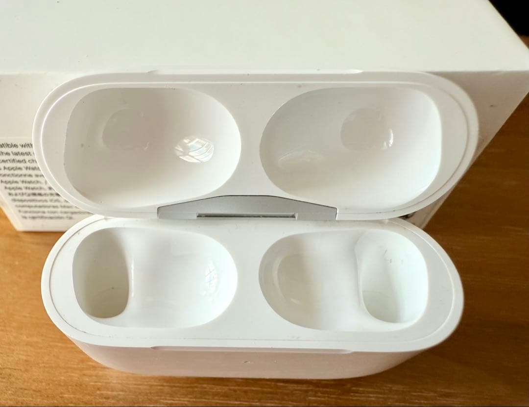 【美品】AirPods Pro 2 付属品完備　6月新品に交換済み