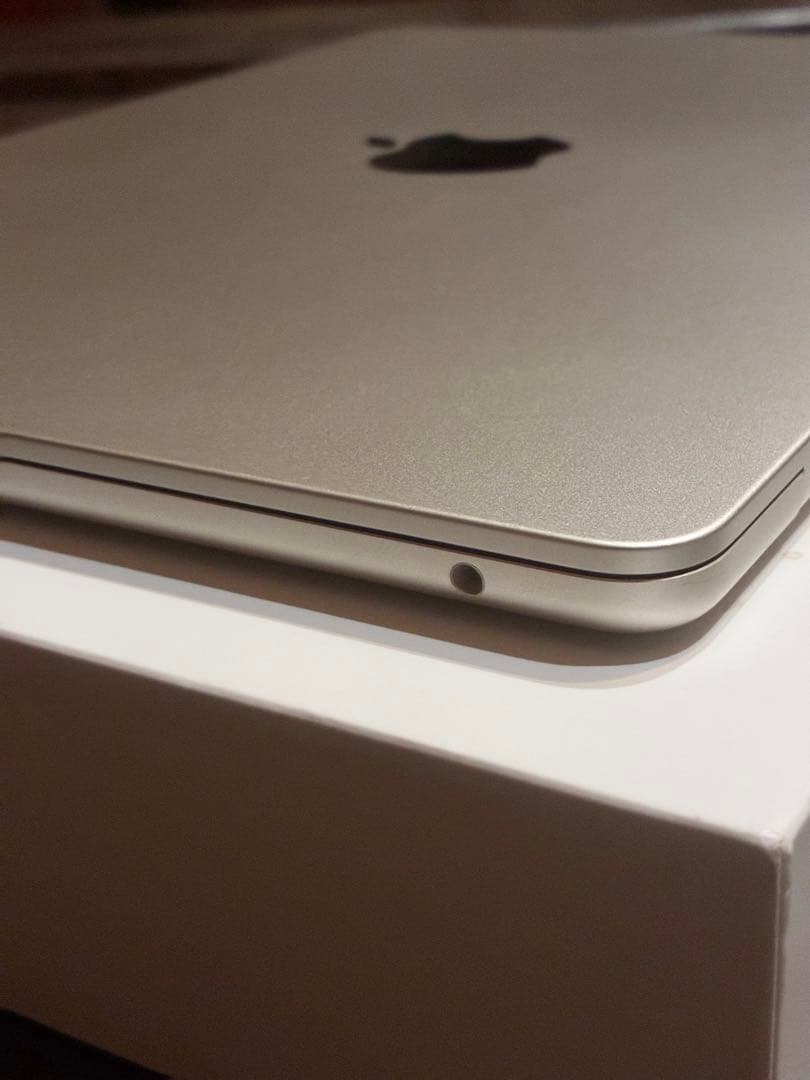 め*こ様 MacBook Air M2 2022 8G 256G 8コア　美品