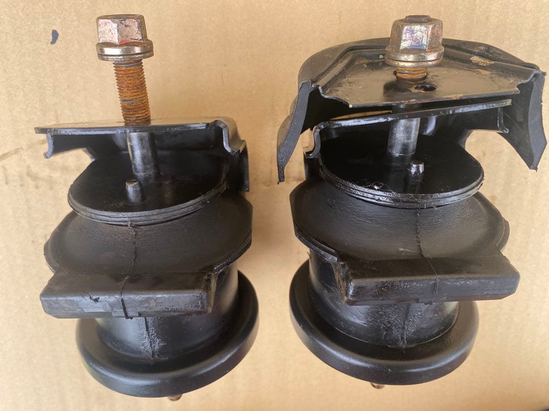 トヨタ　17クラウン JZS171W アスリート　 エステート　エンジンマウント