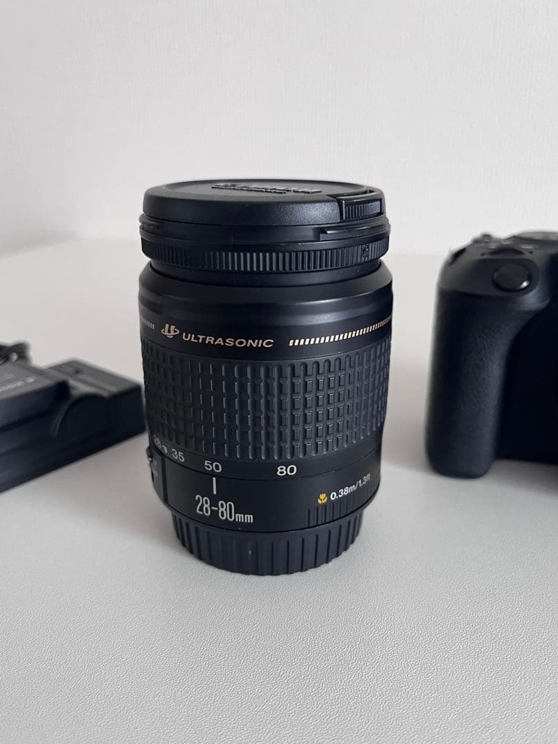 美品Canon EOS KISS X9デジタル一眼レフカメラ EF-Sレンズ付き